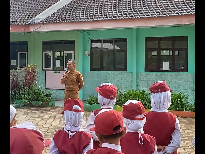 UPACARA BENDERA HARI SENIN