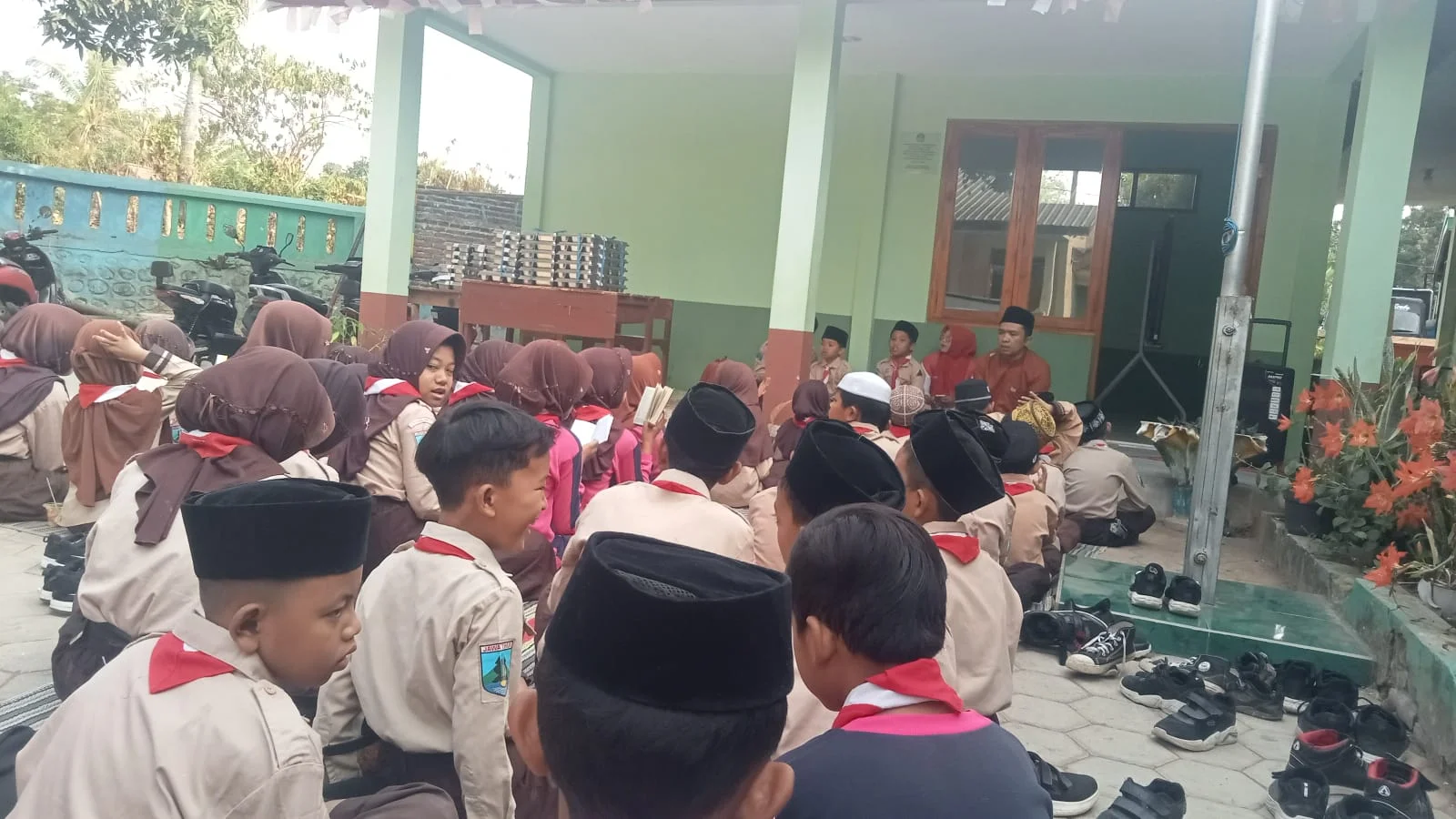 JUM,AT MENGAJI DAN SOLAWAT